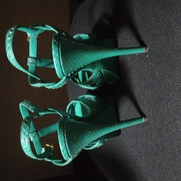 Heels - Picture 3 of 4